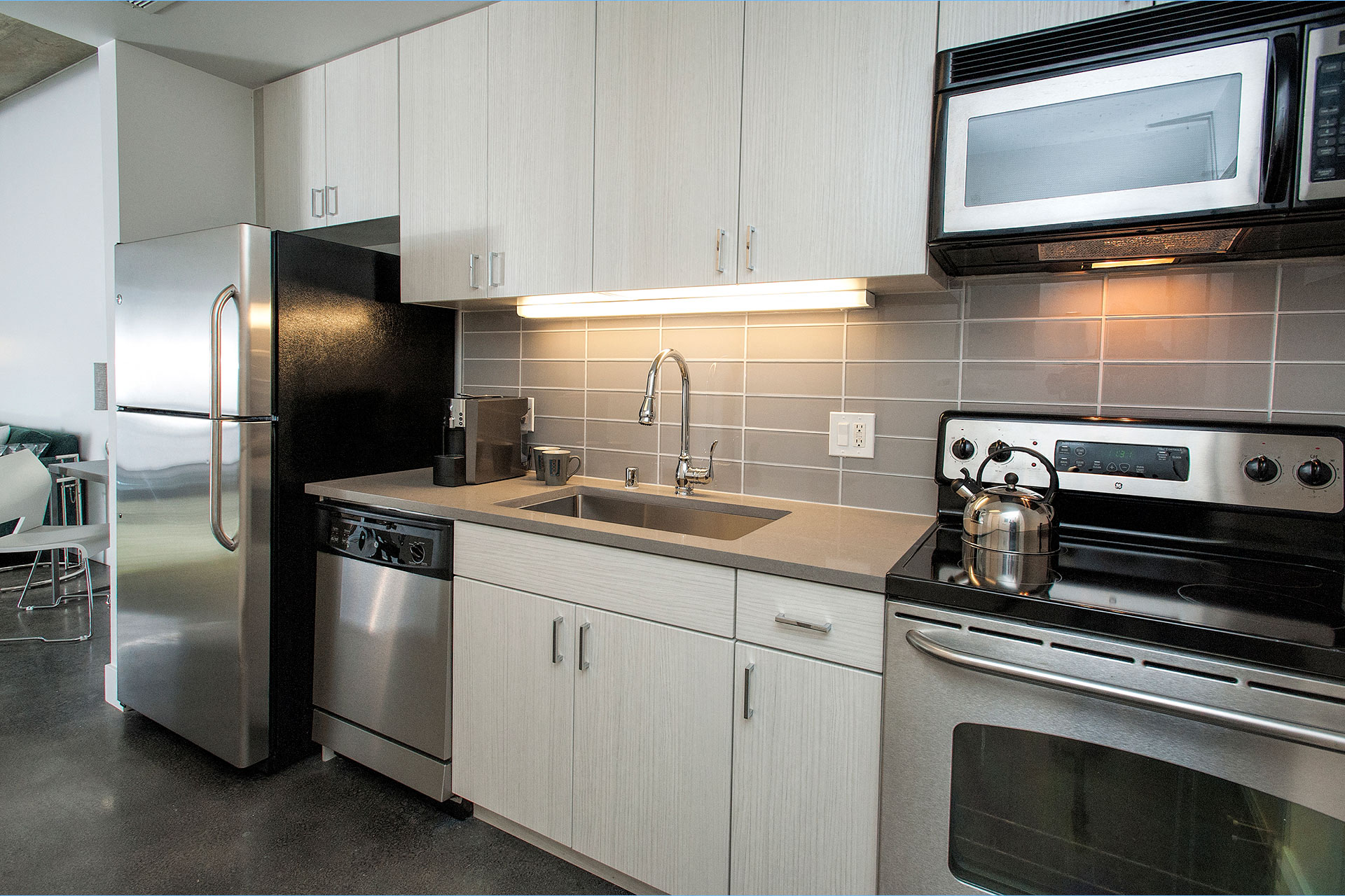 Modern Appliances and Finishes